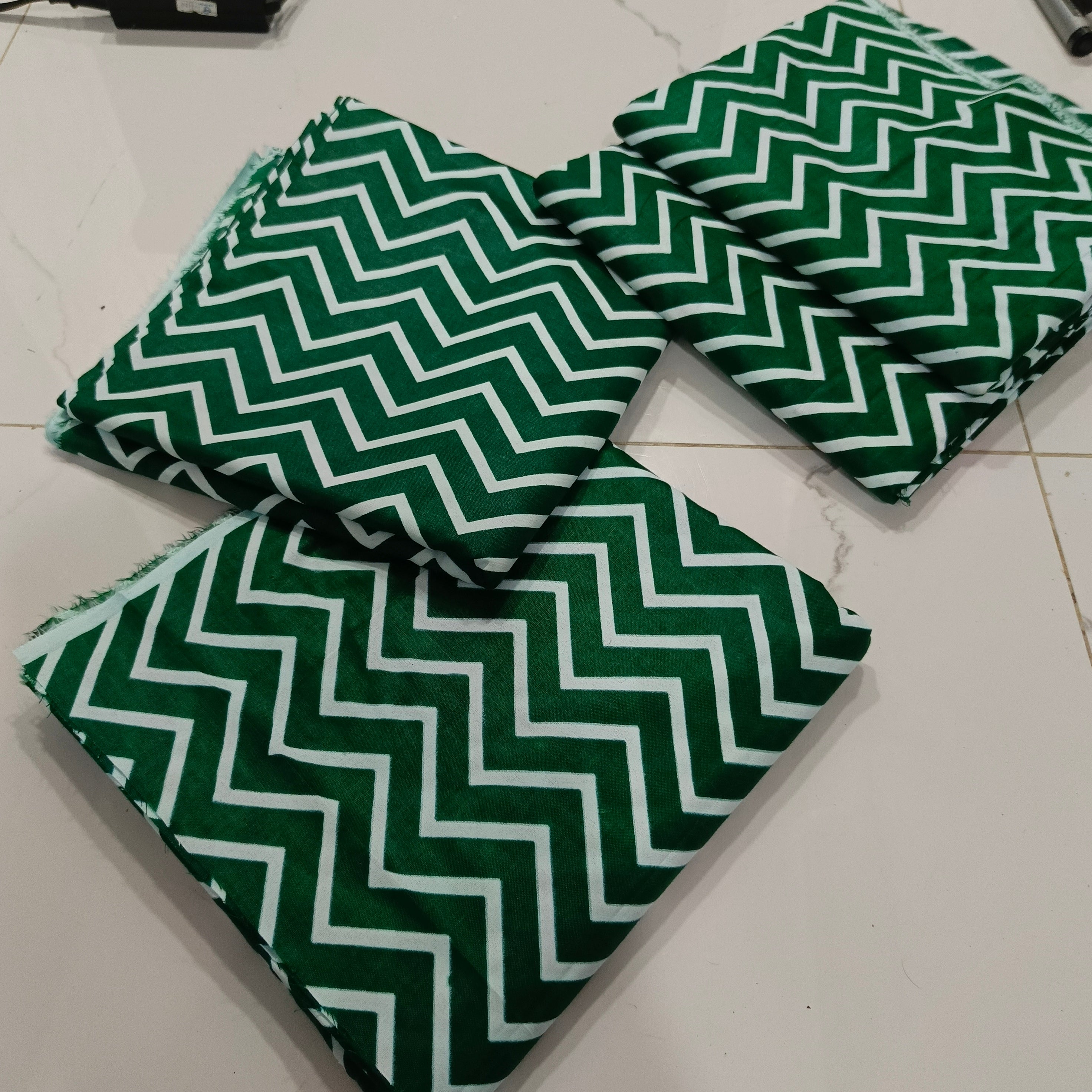 Emerald Chevron Print Unstitched 2-Piece Lawn Suit (5 Metres) – Sheikhaniz